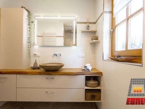 Gerade bei Badumbauten in schon länger bestehenden Wohnungen und Häusern steht man vor dem Problem, dass für die Neukonzeption des Badezimmers oft nur wenig Platz zur Verfügung steht.