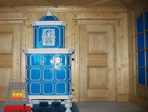 Handgemachter Stubenofen in blau
