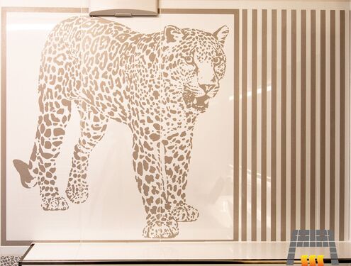 Ein Leopard im Bad? Warum nicht!  Die Wünsche unserer Kunden haben bei uns oberste Priorität, auch wenn sie oft außergewöhnlich sind. Mit der neuen Fliesenkollektion von Gran Galà, die der italienische Produktdesigner Angelo Marchesi für Pertracer´s kreie